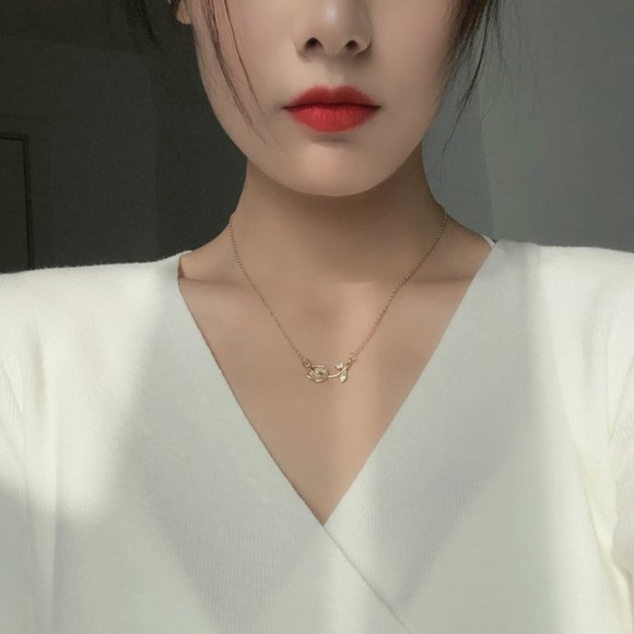 Golden Rose Tulips Flower Rosebud Necklace - Picture 5 of 9